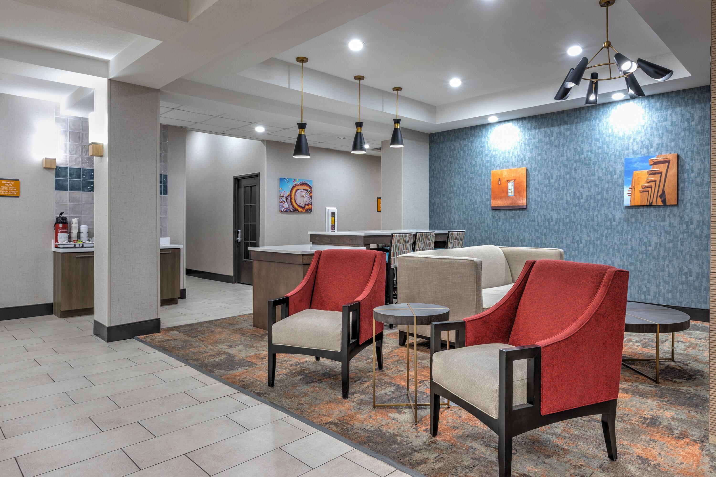 Lobby | La Quinta Inn & Suites by Wyndham Hobbs