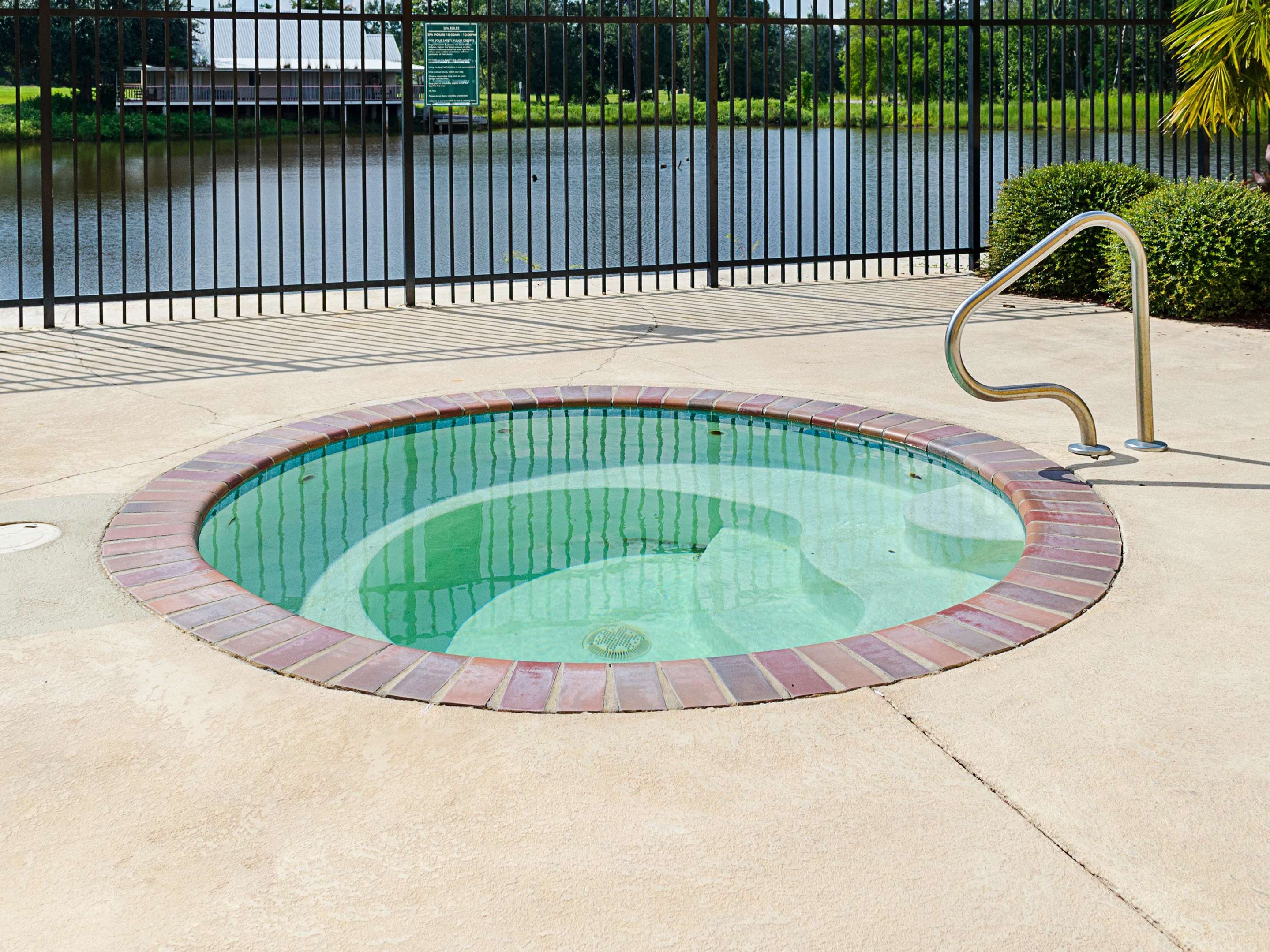 Pool | La Quinta Inn & Suites by Wyndham Biloxi