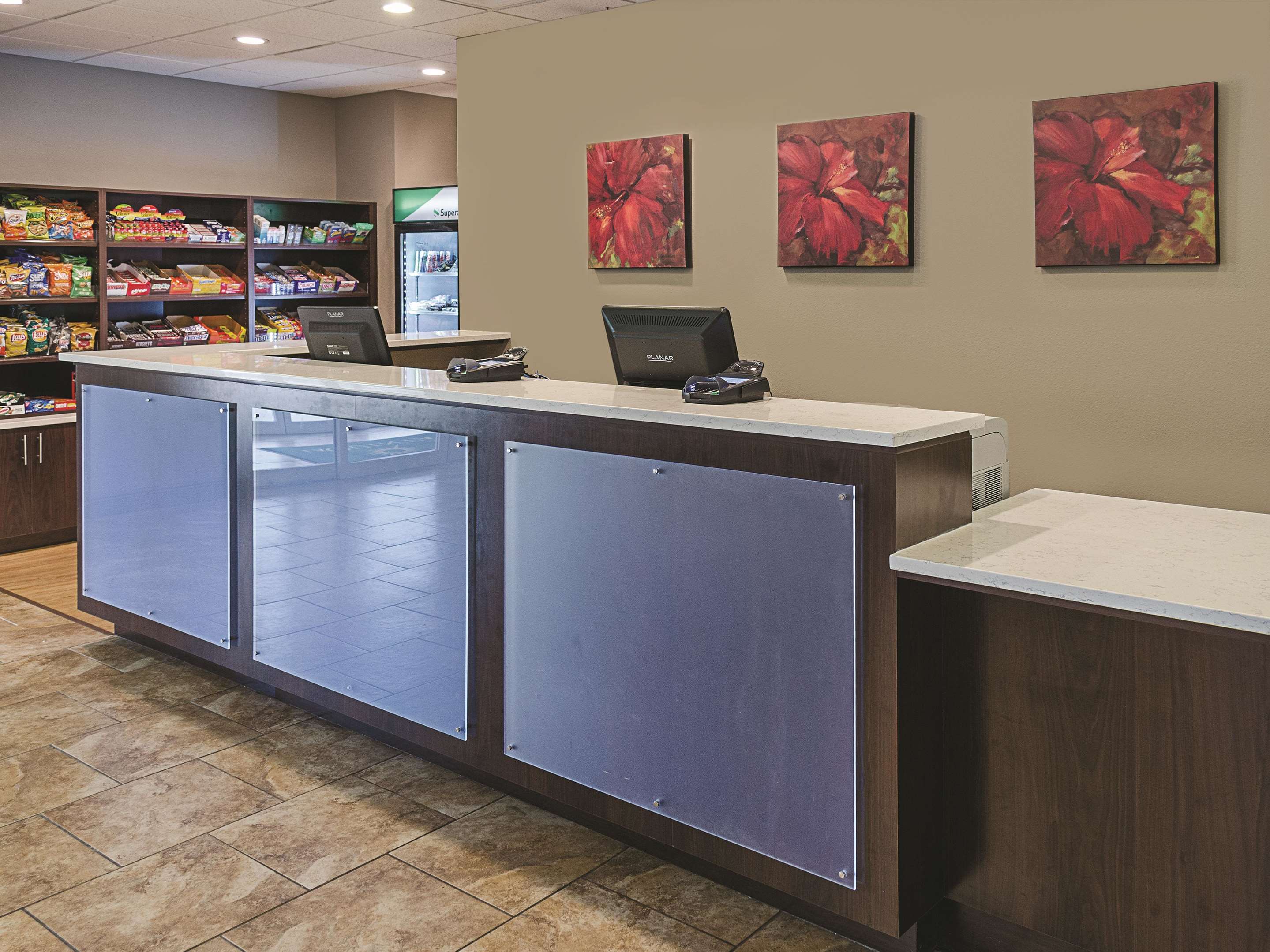Lobby | La Quinta Inn & Suites by Wyndham Biloxi