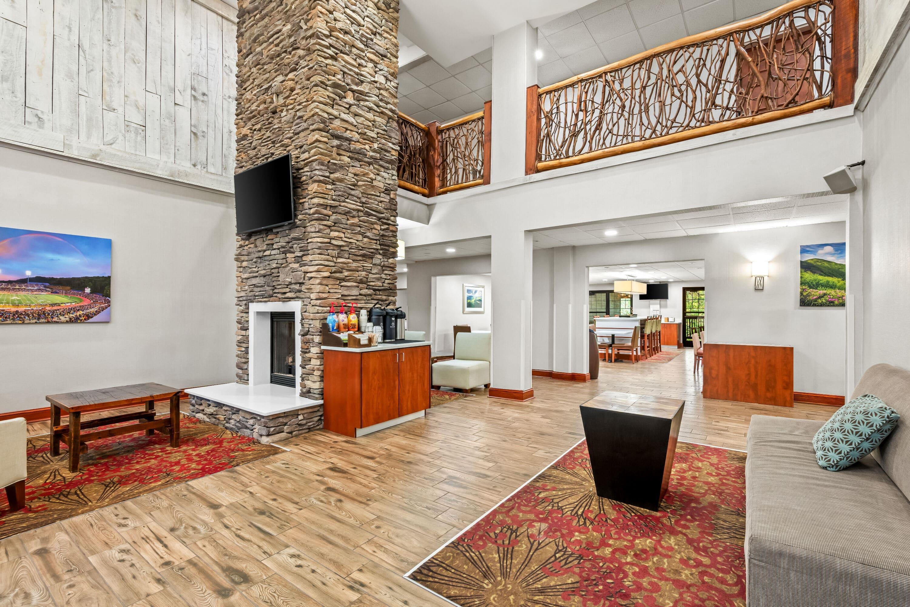 Lobby | La Quinta Inn & Suites by Wyndham Boone University