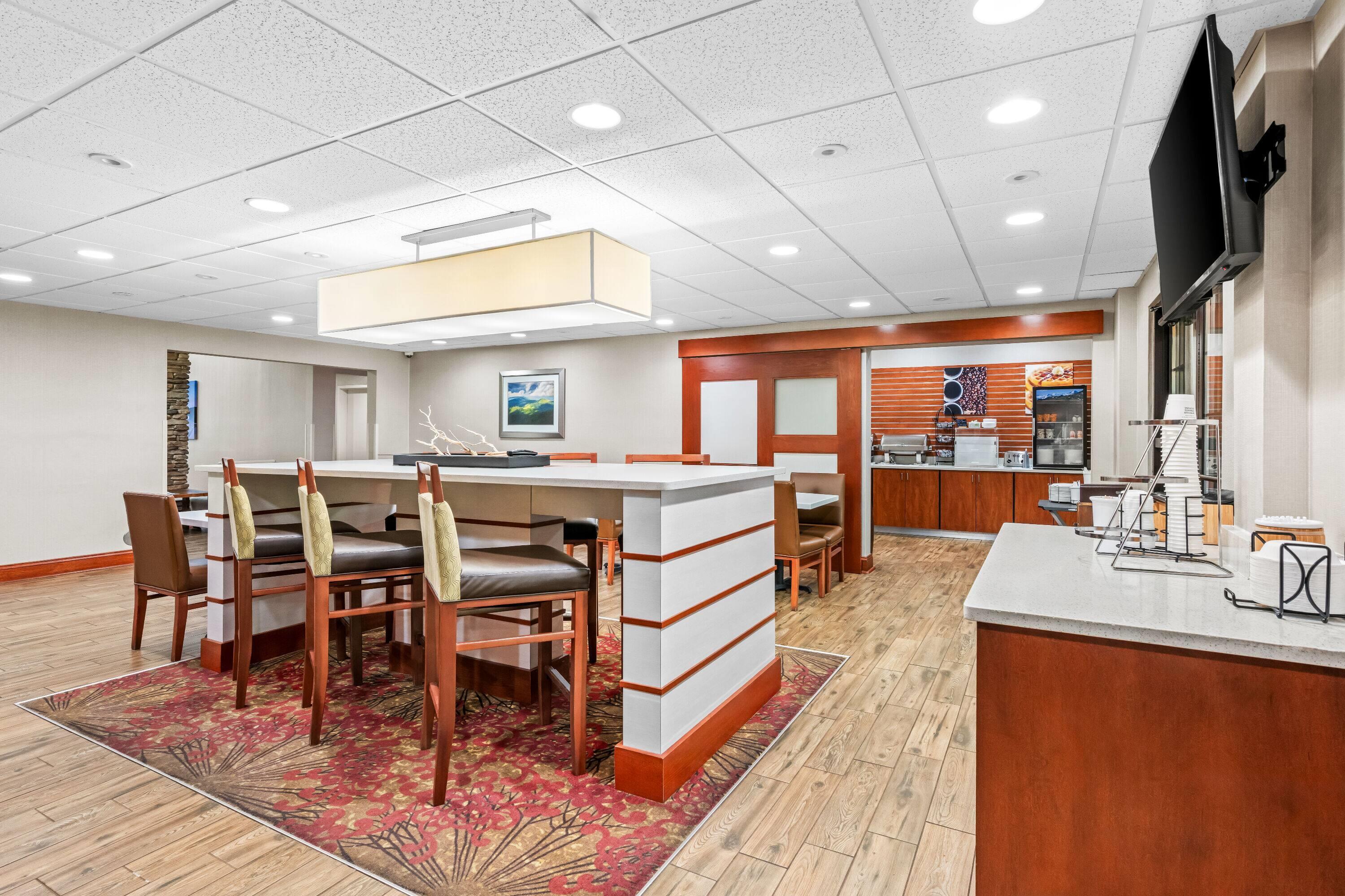 Breakfast Area | La Quinta Inn & Suites by Wyndham Boone University