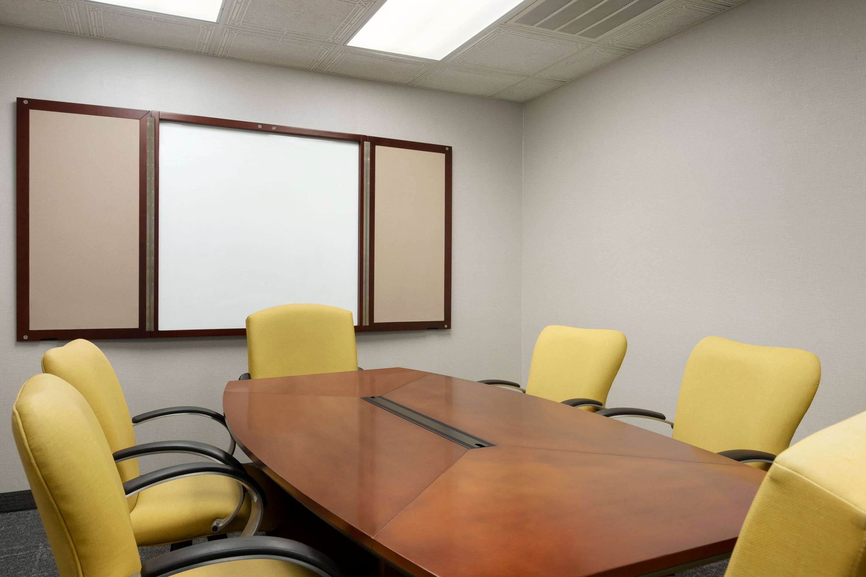 Meeting Room | La Quinta Inn & Suites by Wyndham Dublin