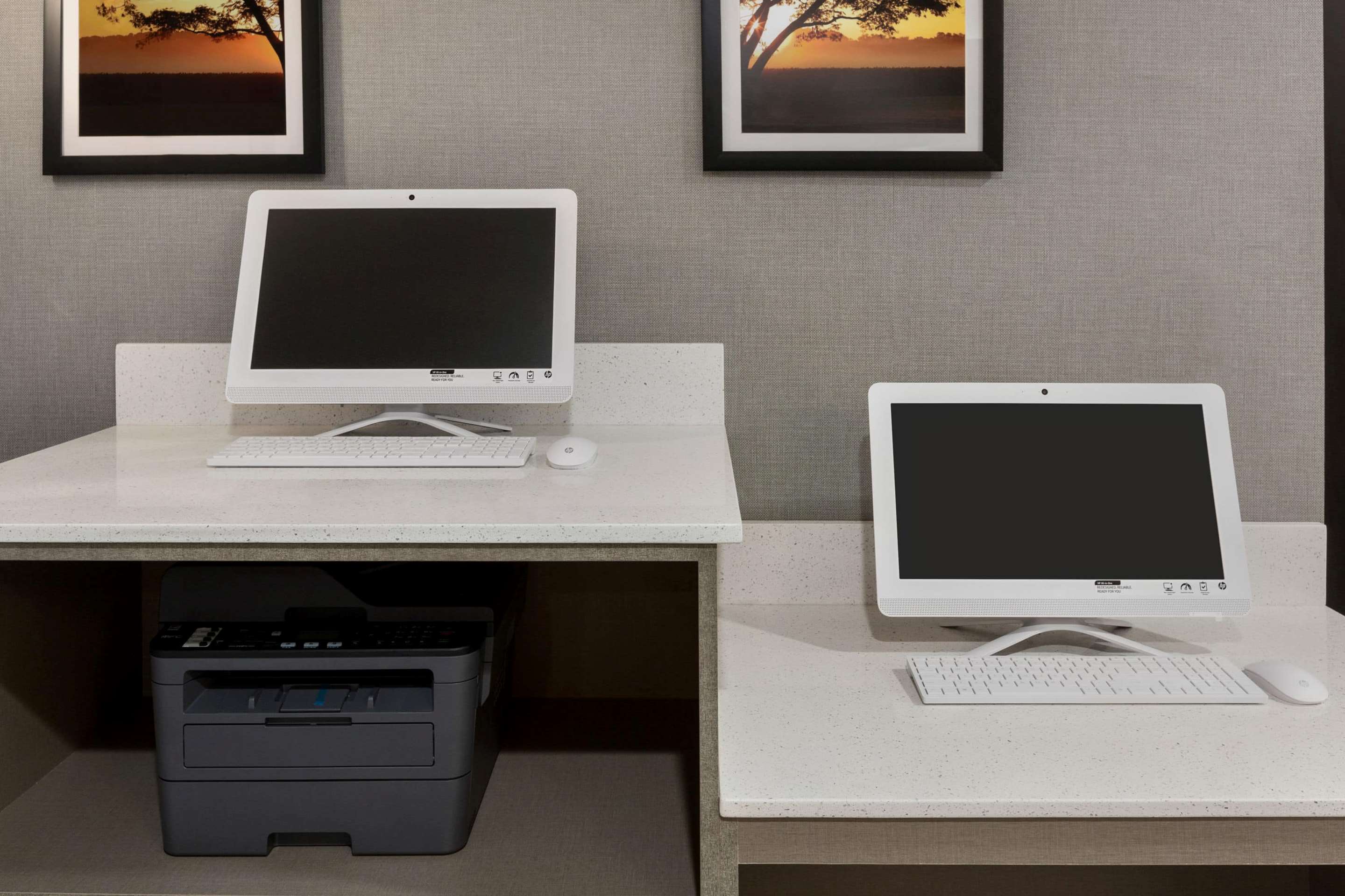 Business Center | La Quinta Inn & Suites by Wyndham Dublin