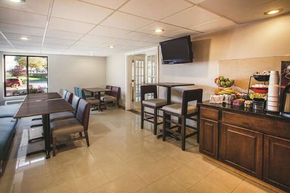  - La Quinta Inn Waldorf