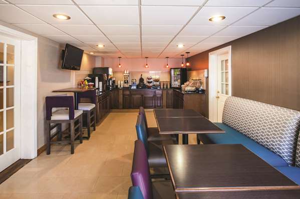  - La Quinta Inn Waldorf