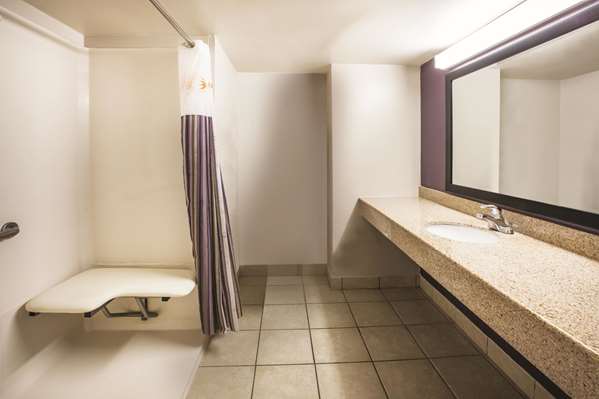  - La Quinta Inn Waldorf