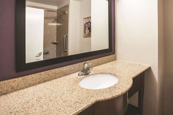  - La Quinta Inn Waldorf