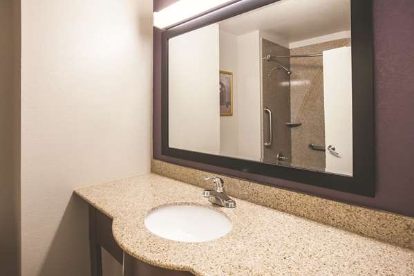  - La Quinta Inn Waldorf