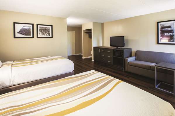  - La Quinta Inn Waldorf