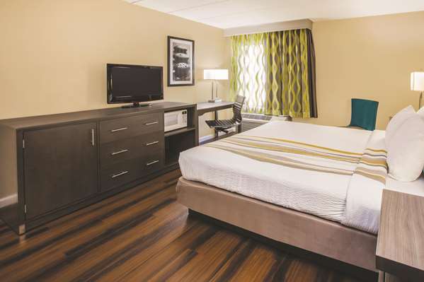  - La Quinta Inn Waldorf