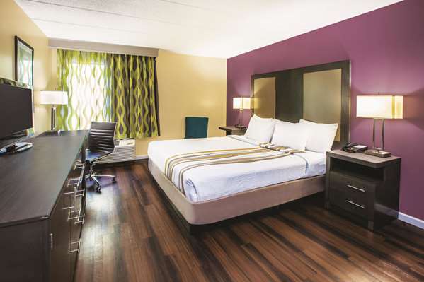  - La Quinta Inn Waldorf