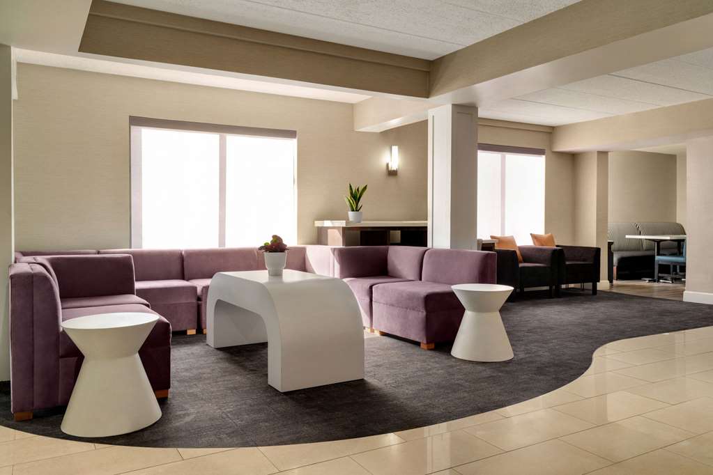 La Quinta Inn by Wyndham Waldorf - Tap to explore photos