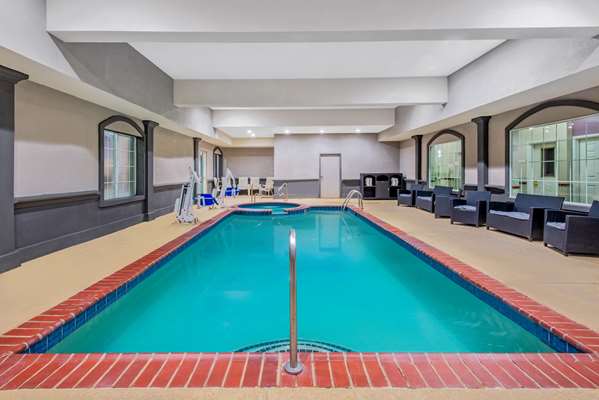 Pool - La Quinta Inn & Suites Gainesville