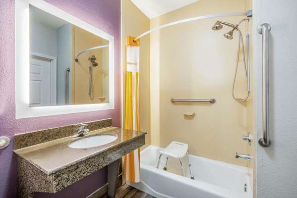  - La Quinta Inn & Suites Gainesville