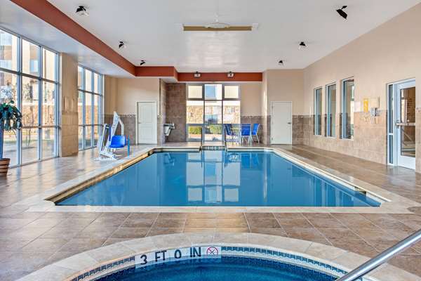 Pool - La Quinta Inn & Suites Burleson