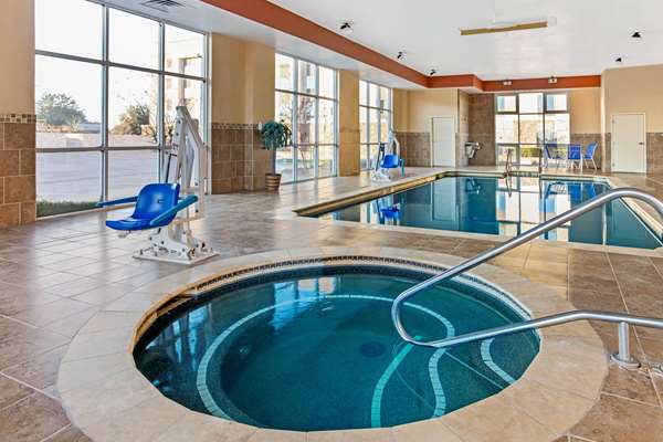 Pool - La Quinta Inn & Suites Burleson