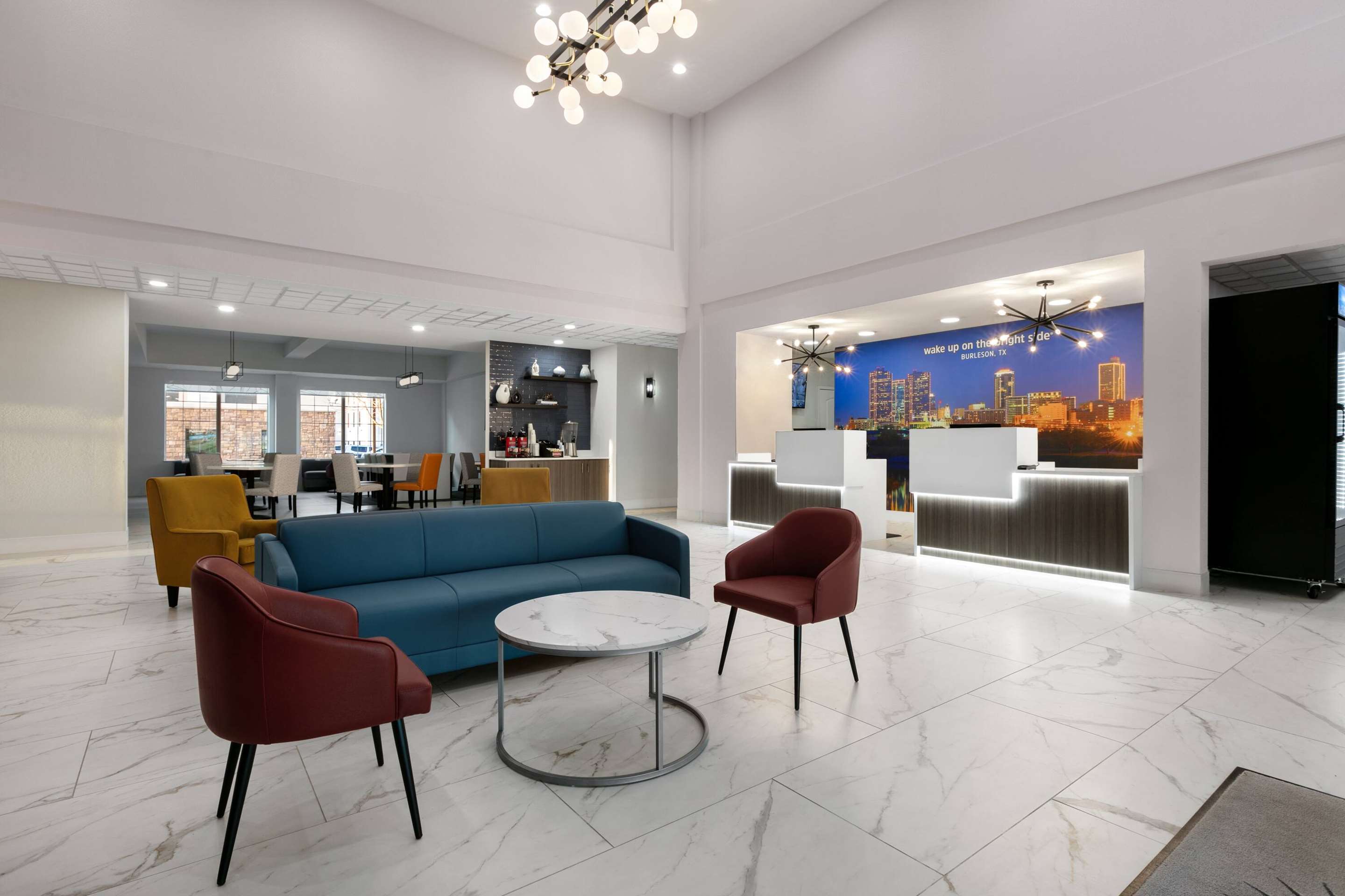 Lobby | La Quinta Inn & Suites by Wyndham Burleson