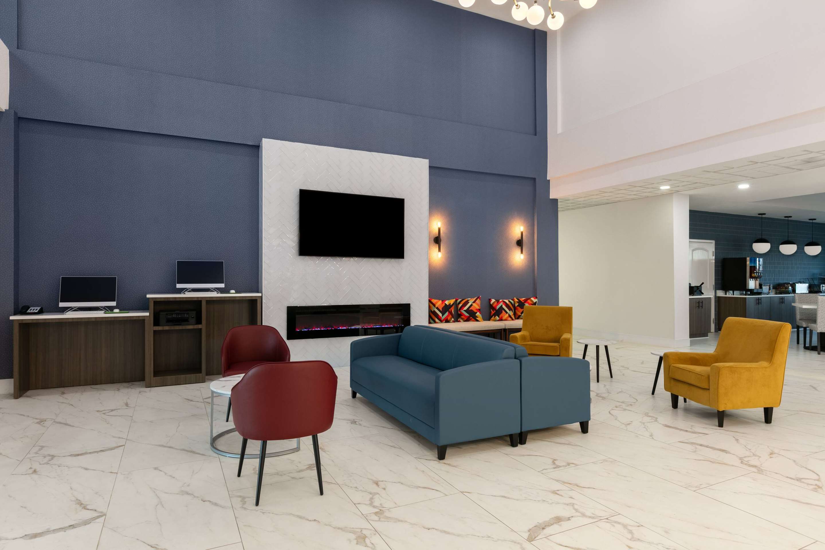 Lobby | La Quinta Inn & Suites by Wyndham Burleson
