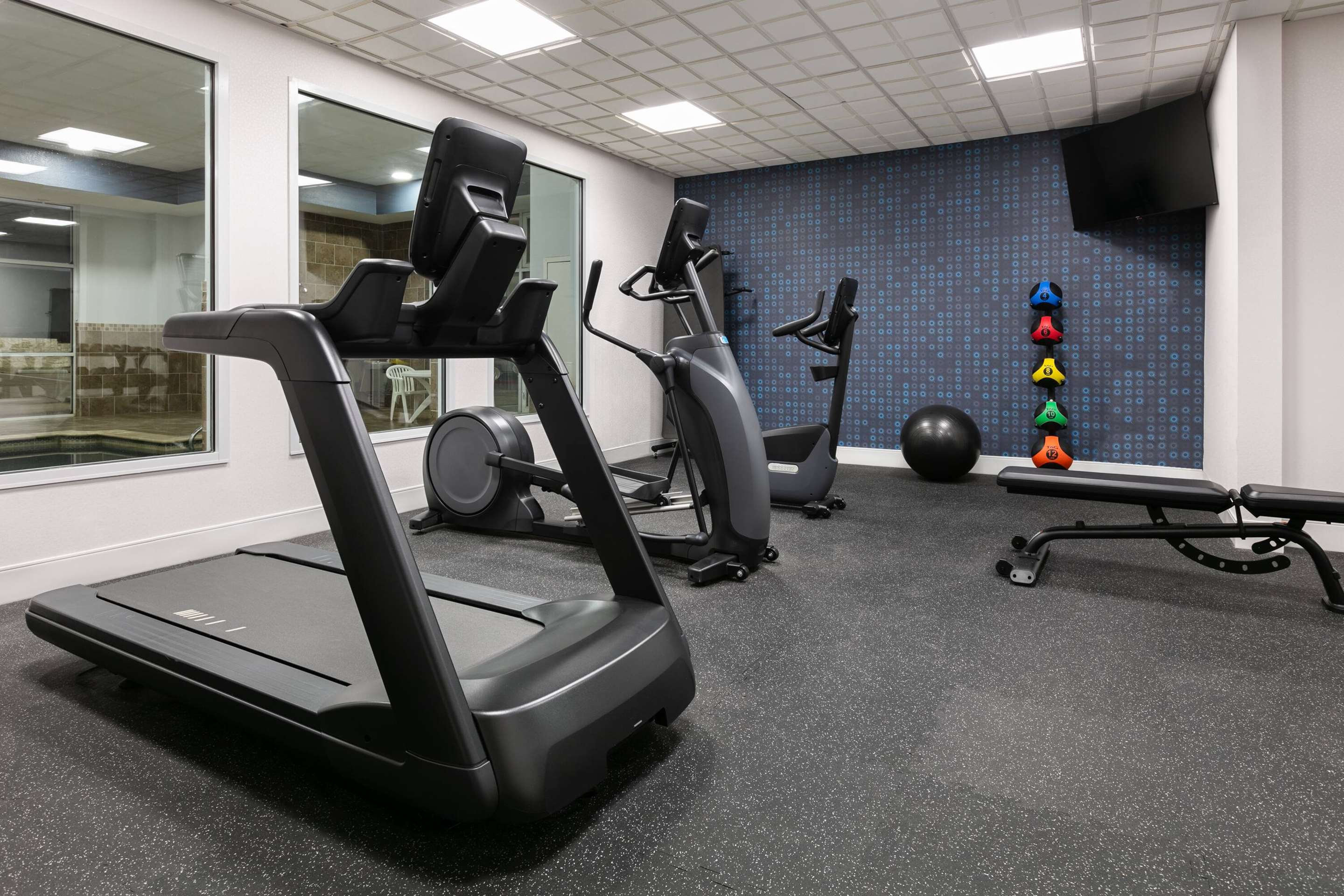 Health club fitness center gym | La Quinta Inn & Suites by Wyndham Burleson