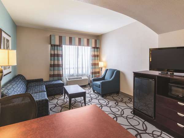  - La Quinta Inn & Suites Lake Worth - I-820, Exit 9 & 10A
