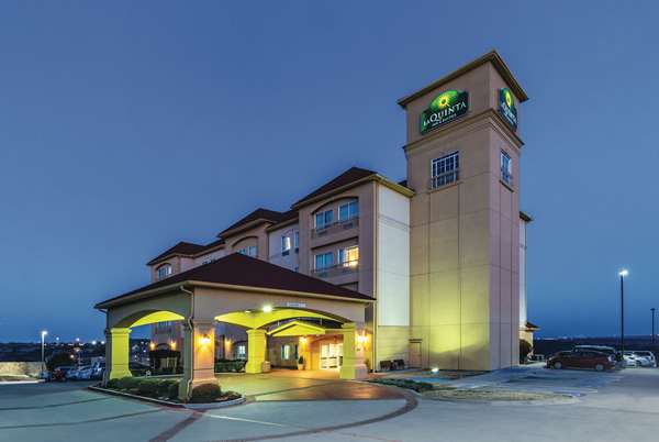 Exterior view - La Quinta Inn & Suites Lake Worth - I-820, Exit 9 & 10A