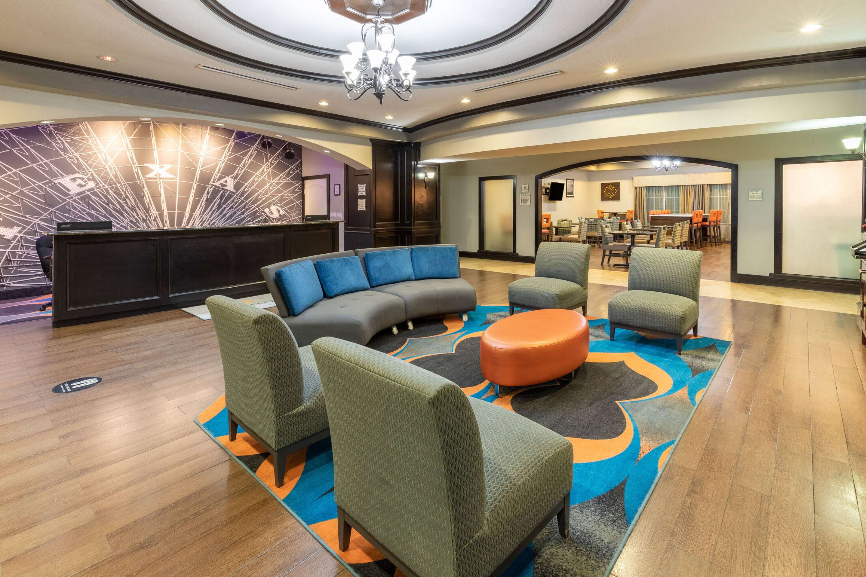 Lobby | La Quinta Inn & Suites by Wyndham Fort Worth - Lake Worth