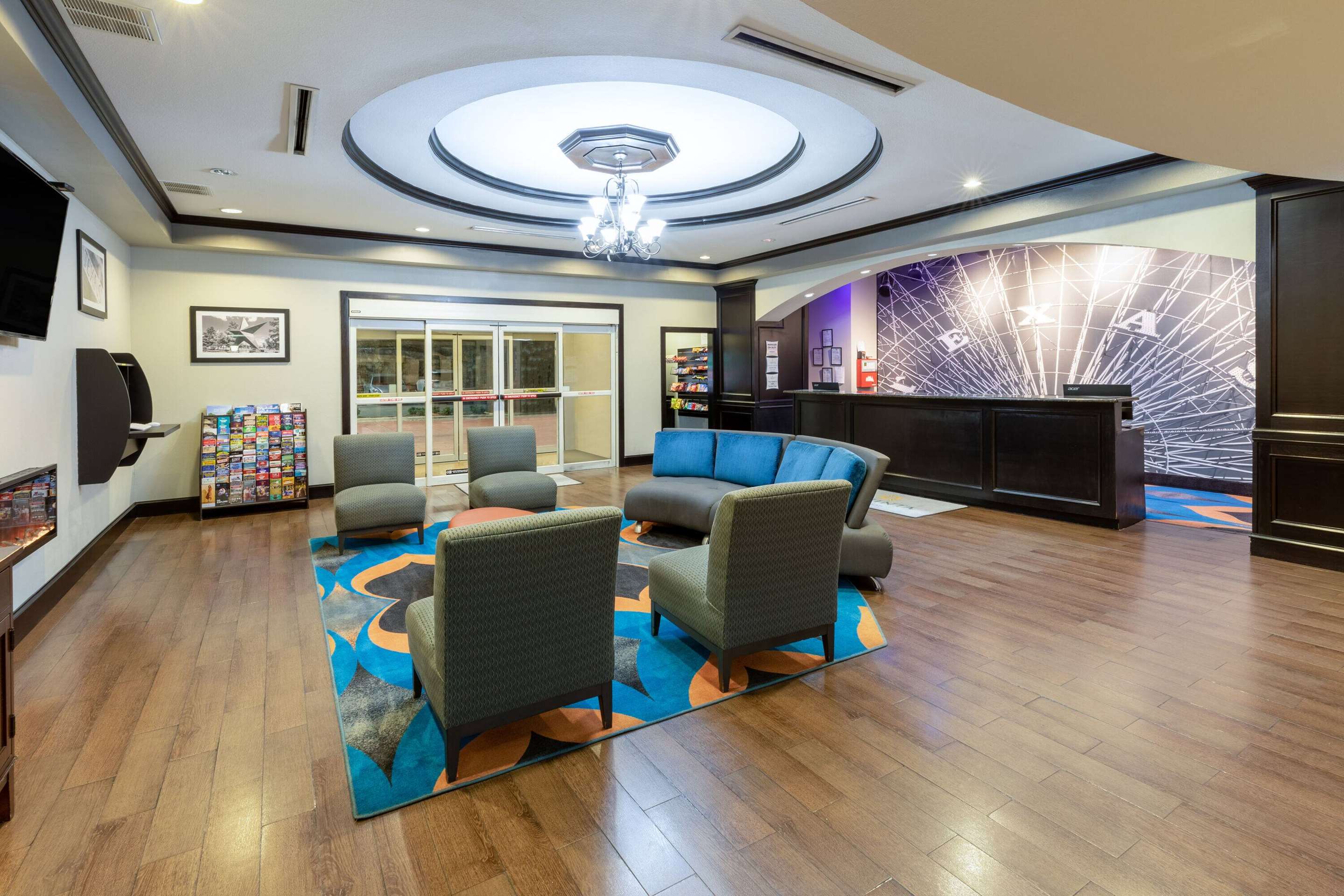 Lobby | La Quinta Inn & Suites by Wyndham Fort Worth - Lake Worth