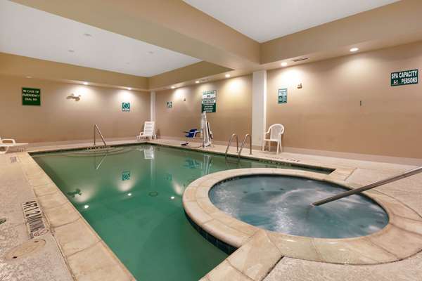 Pool - La Quinta Inn & Suites Lindale - I-20, Exit 556