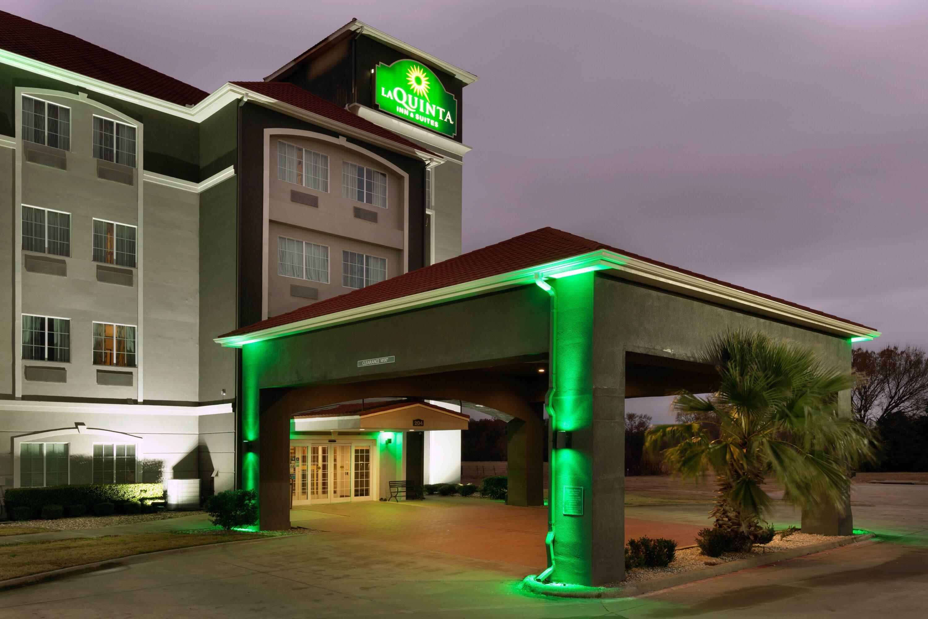 Exterior | La Quinta Inn & Suites by Wyndham Lindale