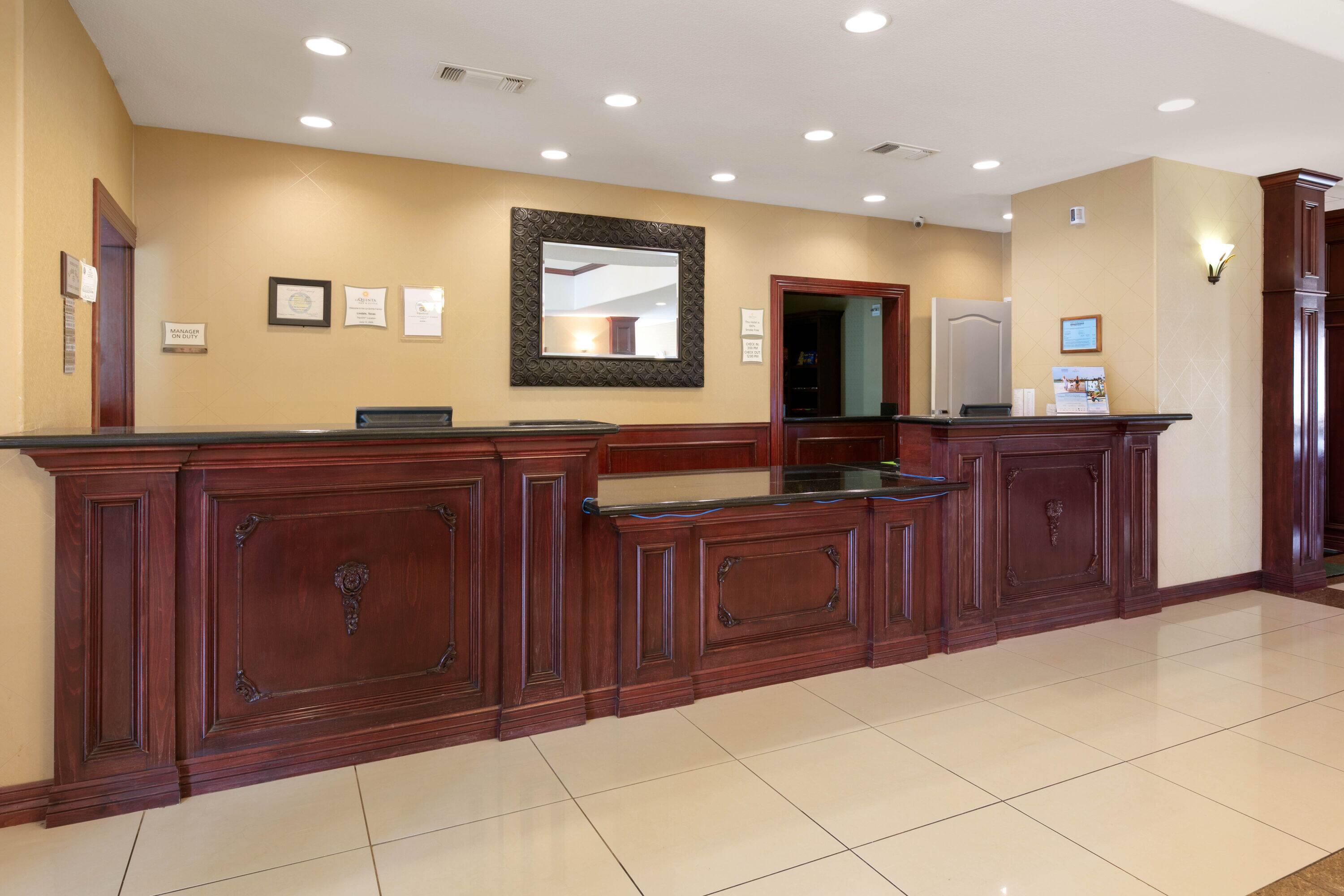 Lobby | La Quinta Inn & Suites by Wyndham Lindale