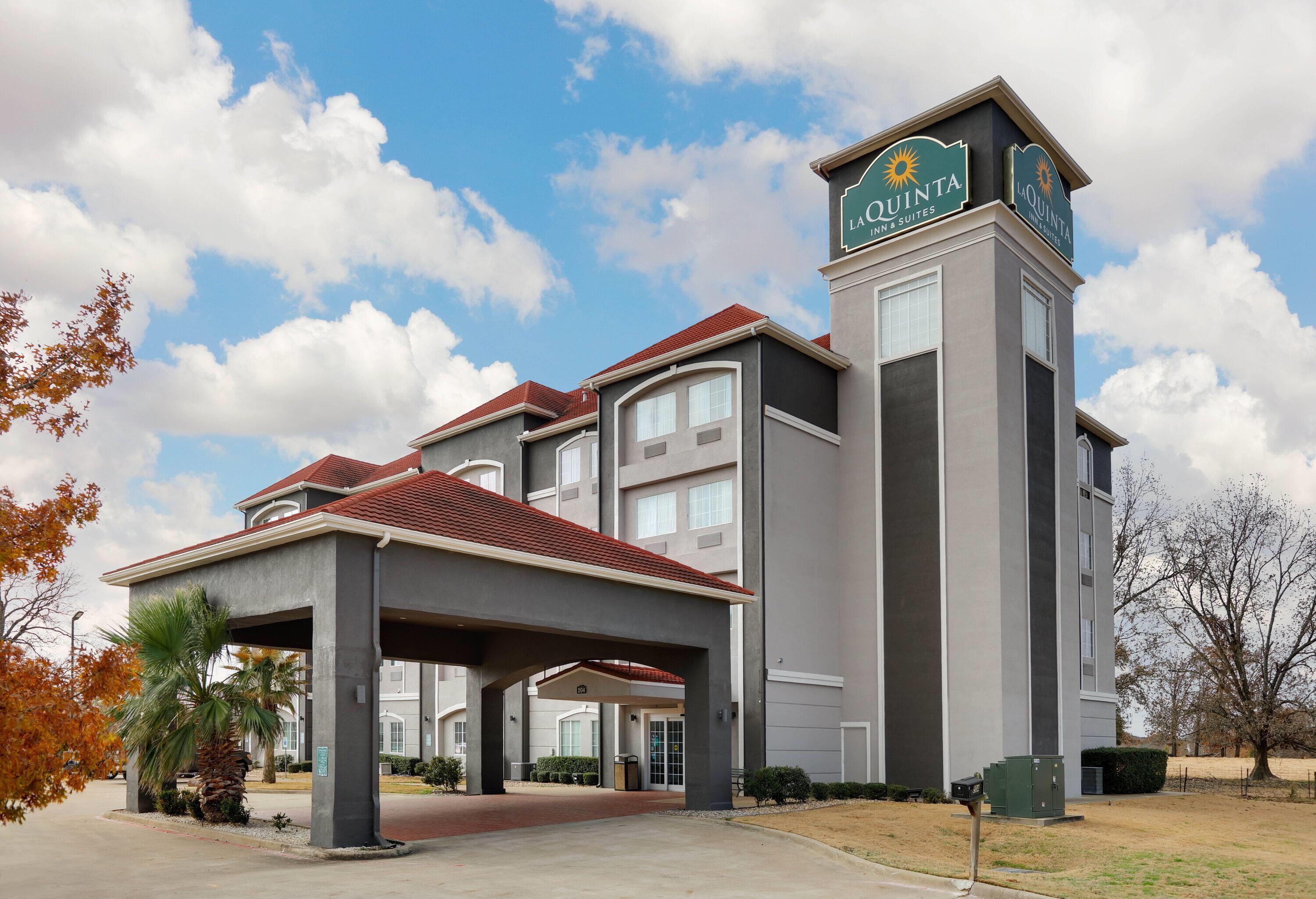 Exterior | La Quinta Inn & Suites by Wyndham Lindale