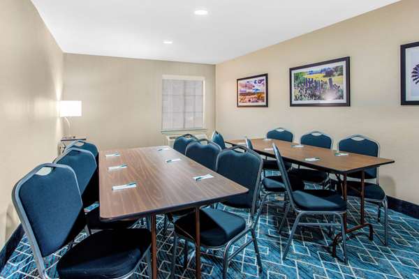  - La Quinta Inn & Suites Hillsboro