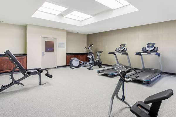 Fitness/ Exercise Room - La Quinta Inn & Suites Hillsboro