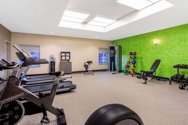 Fitness/ Exercise Room - La Quinta Inn & Suites Hillsboro