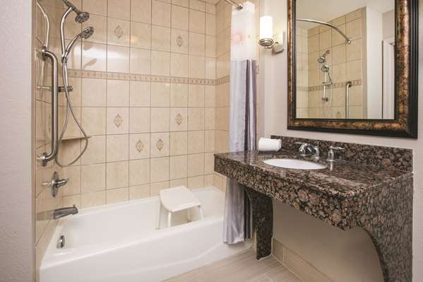  - La Quinta Inn & Suites DeSoto