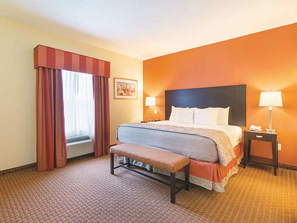 Suite - La Quinta Inn & Suites Normandy Houston - I-10, Exit 778 & 778B