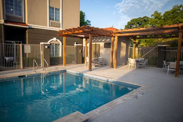 Pool - La Quinta Inn & Suites Normandy Houston - I-10, Exit 778 & 778B