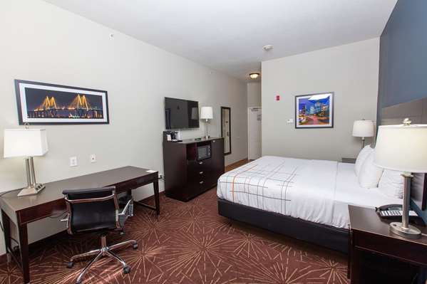 - La Quinta Inn & Suites Normandy Houston - I-10, Exit 778 & 778B