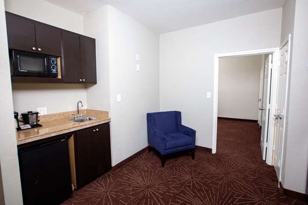 Suite - La Quinta Inn & Suites Normandy Houston - I-10, Exit 778 & 778B