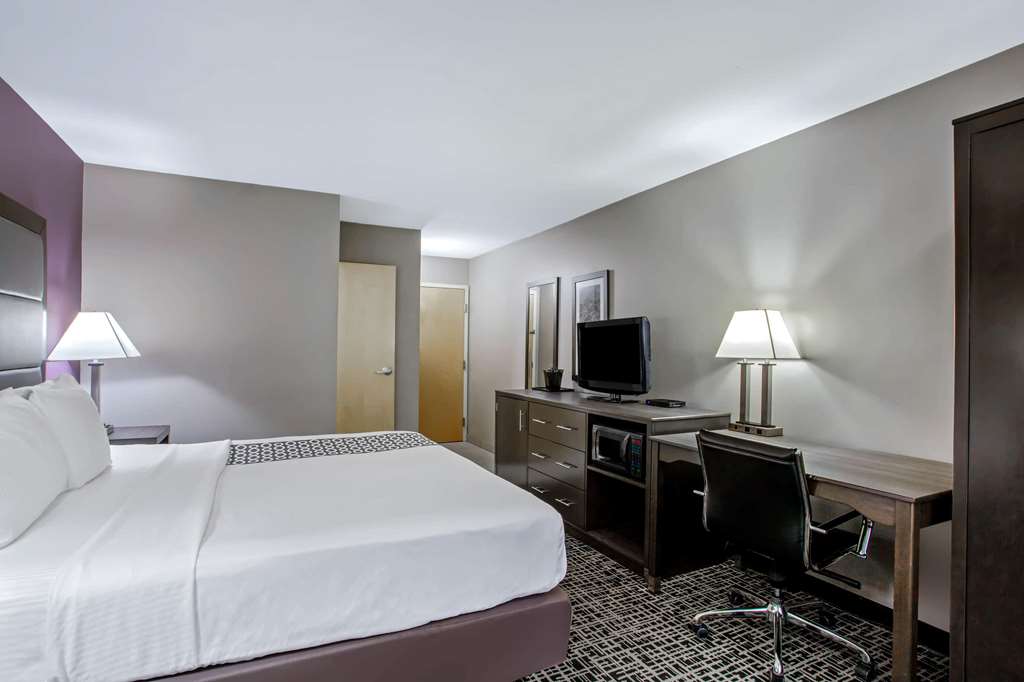 LA QUINTA INN RADFORD-guestroom-Guest Room,Suite,On-Site.jpg