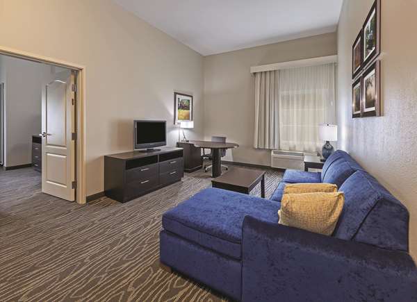 Suite - La Quinta Inn Palestine