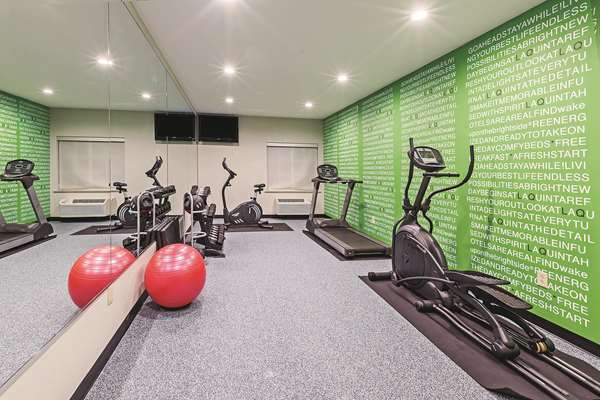 Fitness/ Exercise Room - La Quinta Inn Palestine