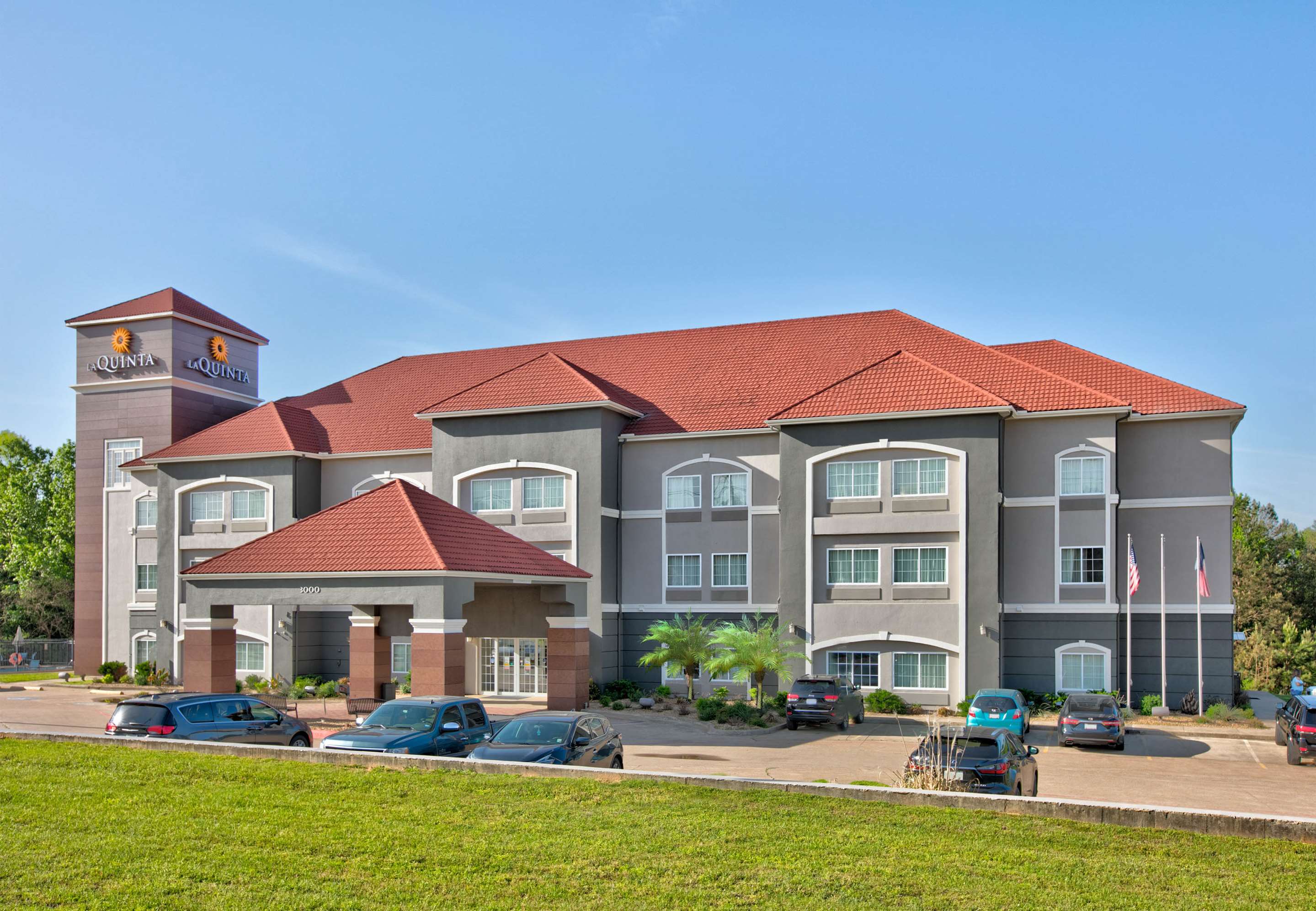 exterior view | La Quinta Inn & Suites by Wyndham Palestine