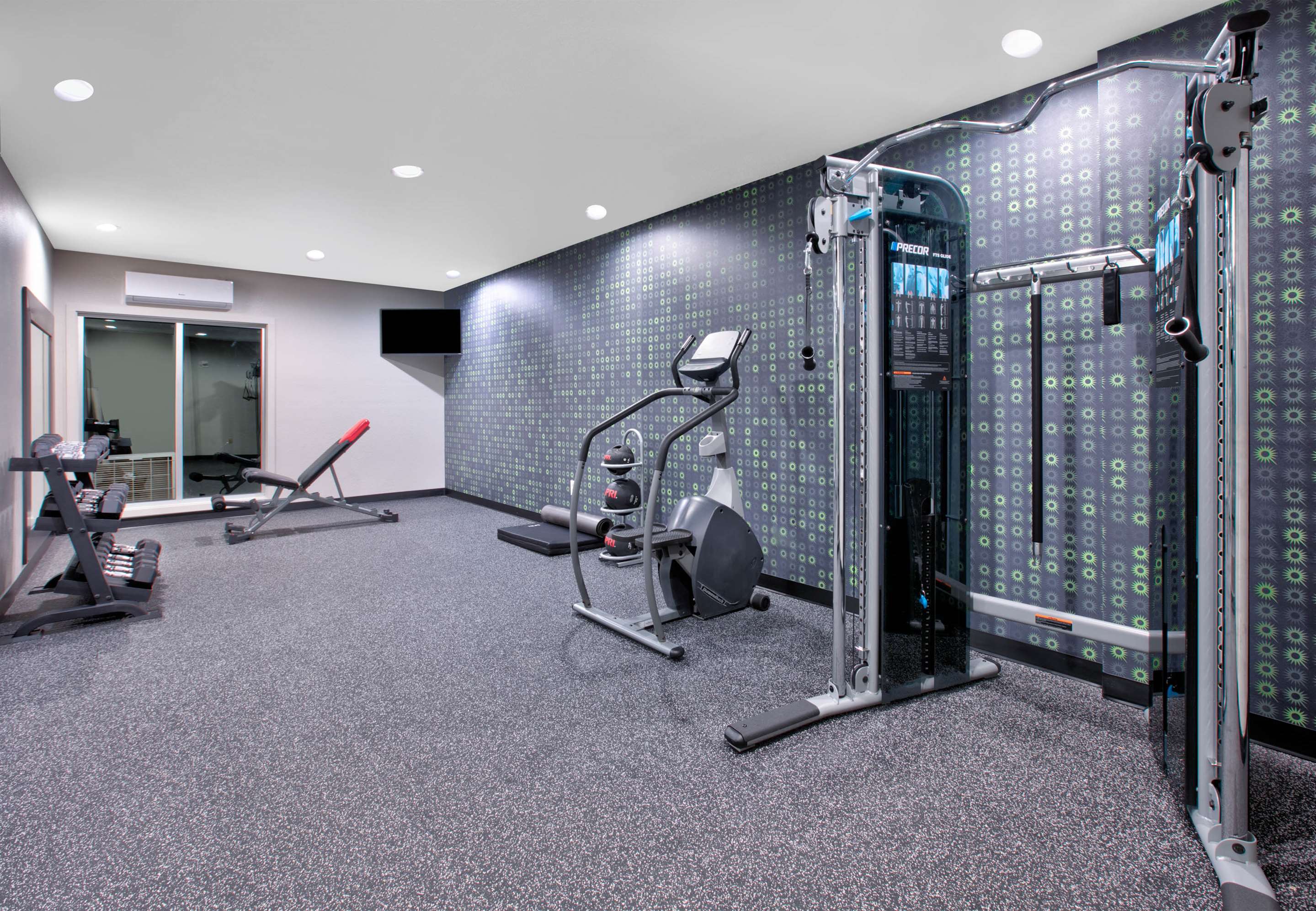 fitness center | La Quinta Inn & Suites by Wyndham Palestine