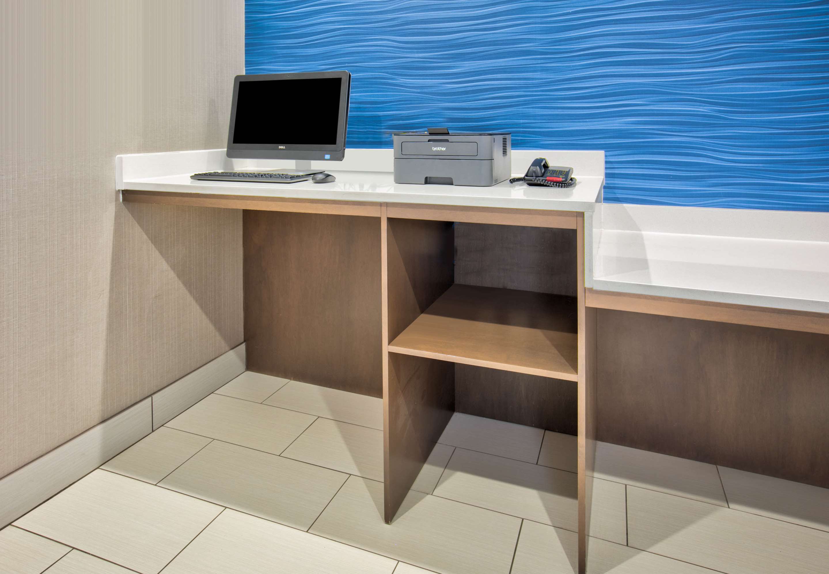business center | La Quinta Inn & Suites by Wyndham Palestine