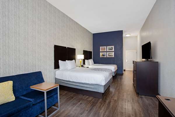 Suite - La Quinta Inn Palestine