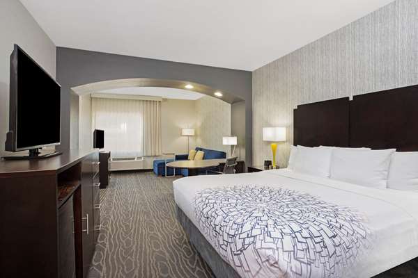 Suite - La Quinta Inn Palestine