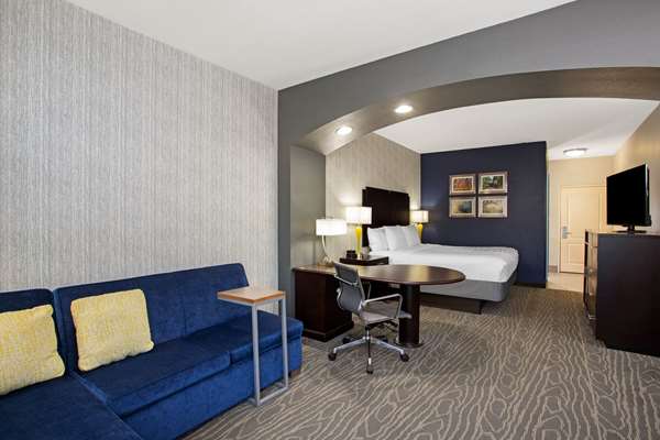 Suite - La Quinta Inn Palestine