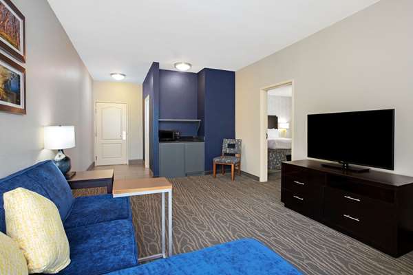 Suite - La Quinta Inn Palestine