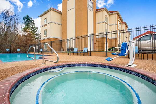 Pool - La Quinta Inn Palestine